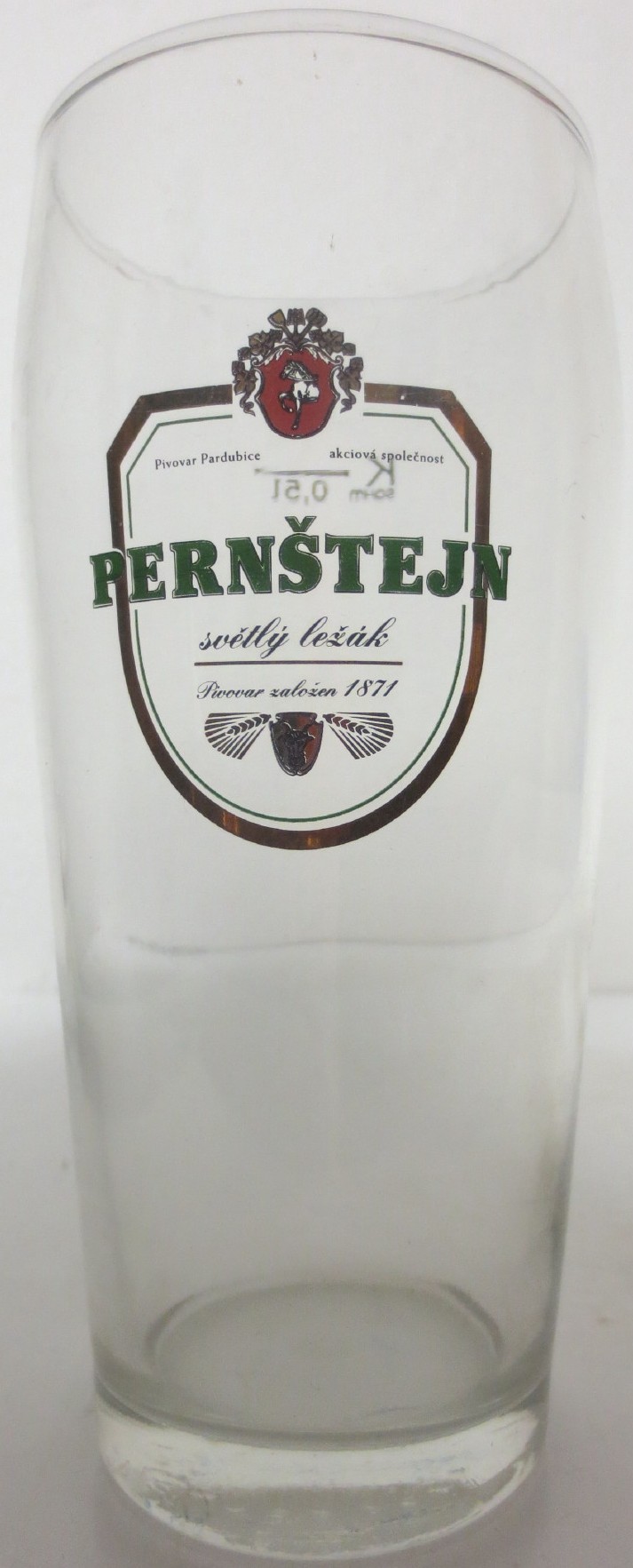 PERNŠTEJN světlý ležák Pivovar založen 1871 (0,5L) (zlatý)